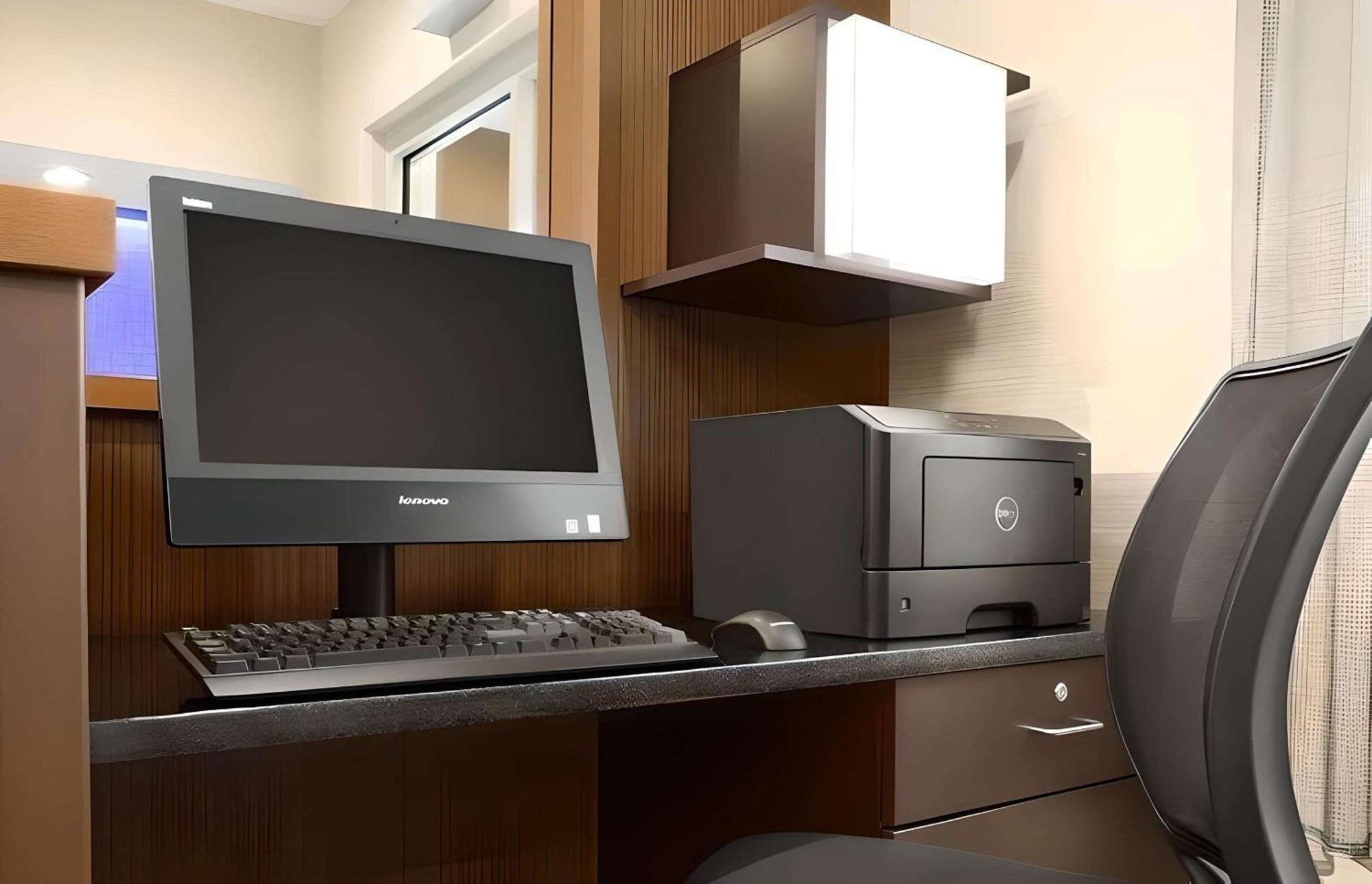 Dubuque Inn & Suites Екстер'єр фото