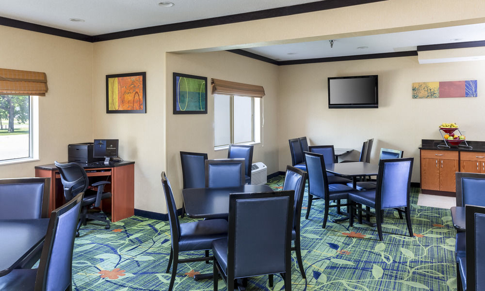 Dubuque Inn & Suites Екстер'єр фото